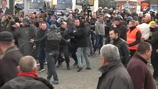 Calais: échauffourées lors d’une manifestation anti-migrants