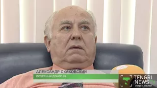 Почетный донор Казахстана сдал кровь в тысячный раз