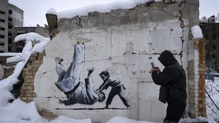 Schutzglas und Security: Kiew schützt Banksy-Kunstwerke