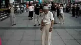 Baile en las calles de Shanghai