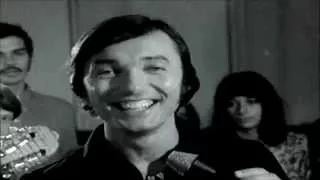 KAREL GOTT -  MÁ PRVNÍ LÁSKA SE DNES VDÁVÁ (TV archiv) g