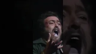 Luciano Pavarotti performing E Lucevan Le Stelle from Puccini's Tosca in 1978. Extraordinary. 🌹