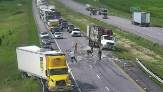 Raw video: Watch as a driver narrowly escapes his vehicle before a collision on I-35 near Huxley