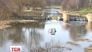 Клеєм і фекаліями на Житомирщині залили річку, воду з якої п'ють десятки міст