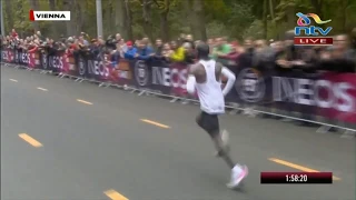 Kipchoge breaks away from the pacesetters in Vienna