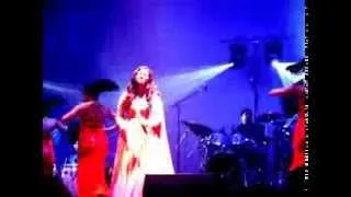 Shreya Ghoshal singing Sun Raha Hai LIVE