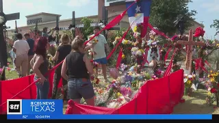 Memorials continue to grow at Allen outlet mall