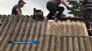 У смт  Сиваське смерч пошкодив 12 будинків, у деяких господарствах розніс сараї