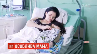 У Дніпрі жінка, все життя прикута до інвалідного візка, народила третього сина