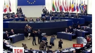 Європарламент підтримав скасування віз для українців