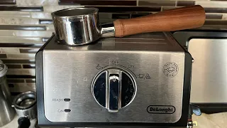 Making Espresso with pre-ground coffee.  Pressurized vs. Non Pressurized Basket Delonghi Ecp3420