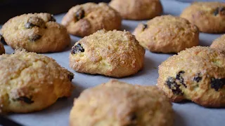 Quick cookies with coconut and raisins! Delicious and simple recipe