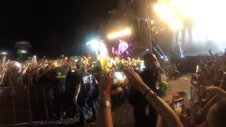 Jared Leto jumps into the crowd - Walk on Water - Rock in Rio 2017