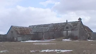 Tour of Huge 99-Year-Old Abandoned Barn