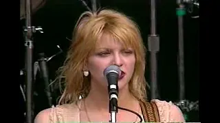 Hole - doll parts+softer softest+stage dive (Lollapalooza 1995)