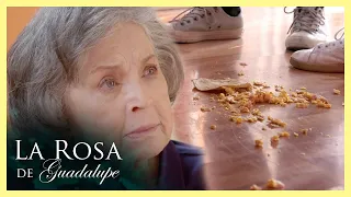 Sonia obliga a Cuca a comerse todo lo que hay en el piso | La rosa de Guadalupe 3/4 | Kukis