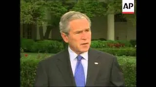 Bush and Colombian president hold presser on free trade