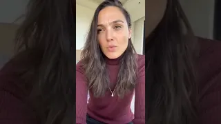 ❤ Gal Gadot inspires other actors to sing John Lennon's "Imagine."