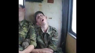 Солдат устал и уснул сидя