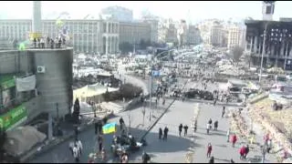 Raw: US Senators Lay Flowers in Kiev