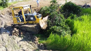 ,Amazing Fresh New Start Project!! Bulldozer Komatsu 31px Pushing Dirt to Big Field