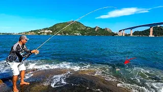 OLHA O TAMANHO DO PEIXE QUE FISGUEI NO MAR COM MINHOCA DE CASULO | Pesquei e Preparei