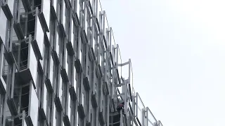 LIVE: French 'Spiderman' climbs a Paris skyscraper