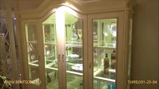 Видео обзор: Классическая витрина 4-х дверная "Митчел" белая
