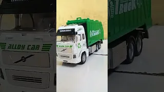 Mainan truk sampah