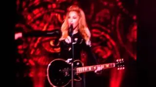 Madonna feat Nicki Minay live in Milan. I DON'T GIVE A (MDNA World Tour 2012)