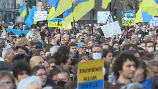 Ukrainian national anthem sung at Paris rally | AFP