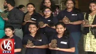 Students Distributes Eco Friendly Ganesh Idols At State Arts Gallery | Hyderabad | V6 News