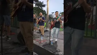 Los Hermanos Villalba en la Plaza Grigera de Lomas de Zamora.