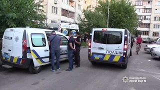 На столичній Оболоні правоохоронці затримали місцевого мешканця, якого підозрюють у вбивстві дружини