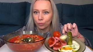 МУКБАНГ ДОМАШНИЙ БОРЩ, ЯИЧНИЦА,КОЛБАСА ЖАРЕНАЯ///Mukbang еда на камеру/Русский мукбанг/Домашняя еда/