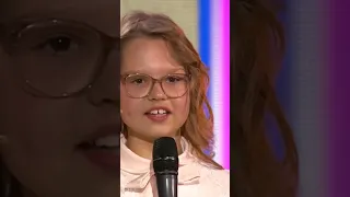 Дочь Юрия Шатунова в 8, 10лет поет песню "Виновата ли я". Прекрасная подача себя на большой сцене.