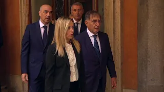 Napolitano, l'arrivo di Meloni, Conte e Schlein alla camera ardente