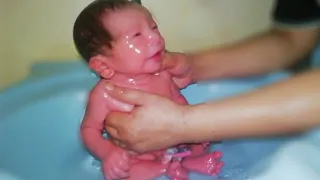 First shower of newborn baby after birth | newborn baby bath | History Creater Medics