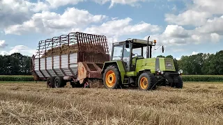 Fortschritt ZT 323-A mit dem HTS 71.04 in der Strohbergung