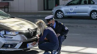 За границу без герба: Сербия и Косово ввели режим наклеек для авто