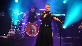 Garbage - I Think I'm Paranoid (live @ De Oosterpoort Groningen 21.06.2019) 6/7