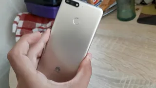 Жёлтое пятно на экране телефона.От чего появляется? Как лечить? (Huawei Y6 Prime 2018)