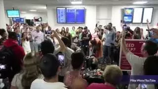 Aladdin, The Lion King Broadway casts give impromptu airport performance