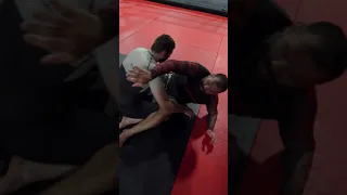 How to Apply Guillotine from Closed Guard- Gabriel "Napão" Gonzaga