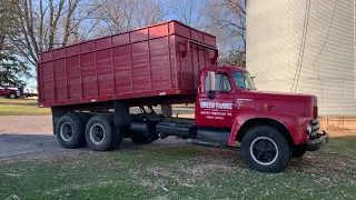 1963 International R-190 Truck