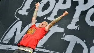 New Found Glory - Head On Collision at Reading Festival 2013