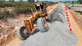 Best Middle Process Activities Grader Spreading Gravel Making Village Roads | Grader Cutting Action