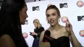 (Holland Roden France) Interview of Holland at the TW season 6 Premiere