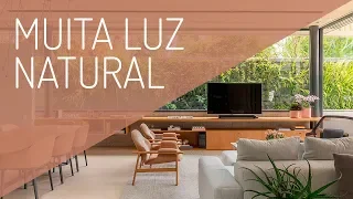 Casa Com Muita Luz Natural e que Ocupa Toda Largura do Terreno