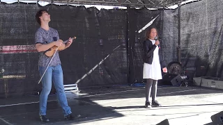 Zoé-Loes and Alexander Rybak performing "du, bare du" from his Trollbook